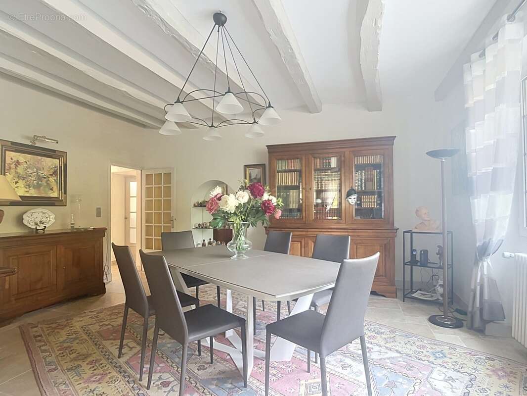 Saint-roch – le charme des belles pierres dans un écrin de verdure, maison de plus de 190 m2 habitables, 5 chambres - photo 2