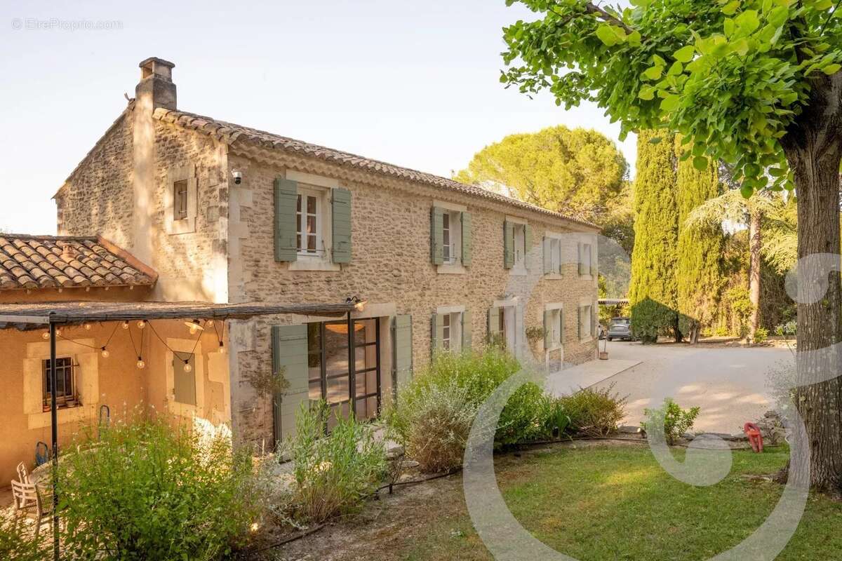 Maison à MAS-BLANC-DES-ALPILLES