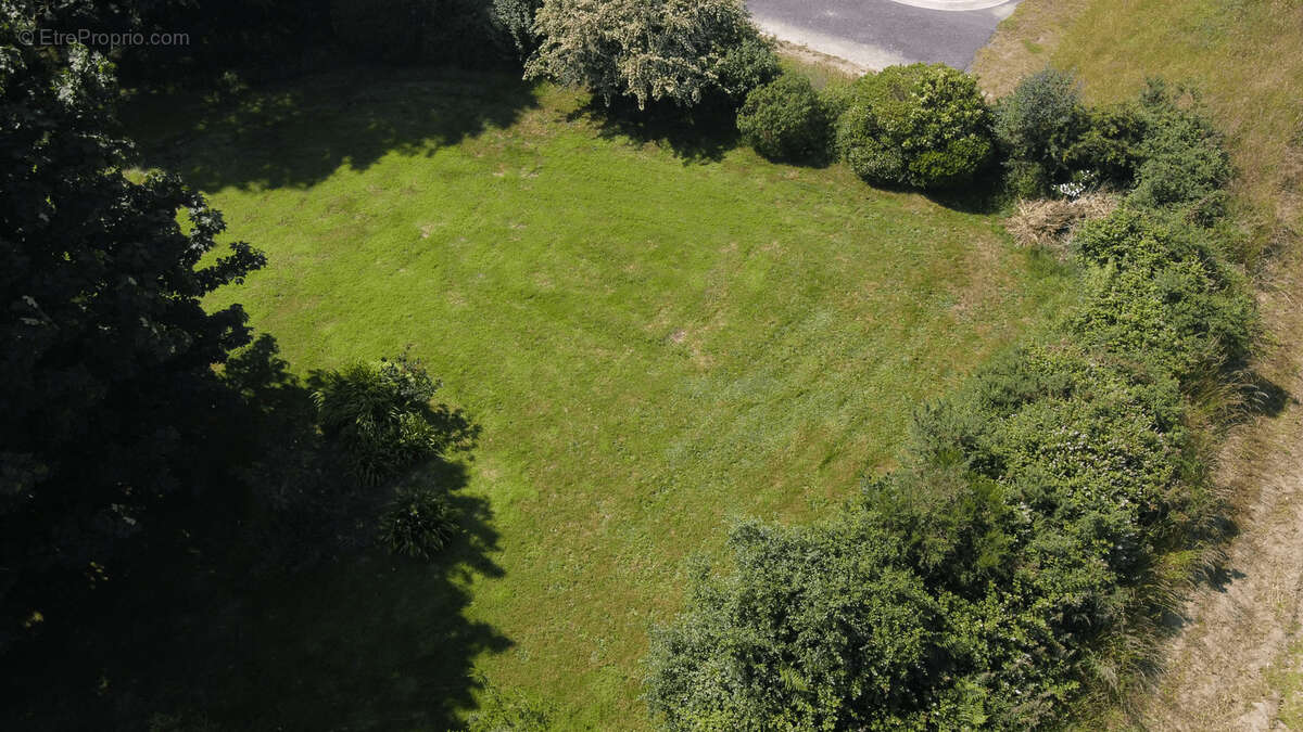 Terrain 945 m² à Treflez  - photo 3
