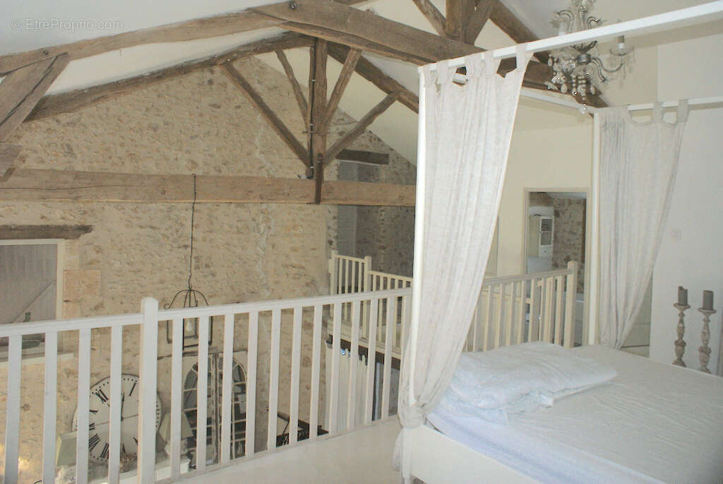 A VOIR. Belle maison en pierre de 4 chambres avec dépendances et vues sur terrain d'environ 2811m2 - photo 20