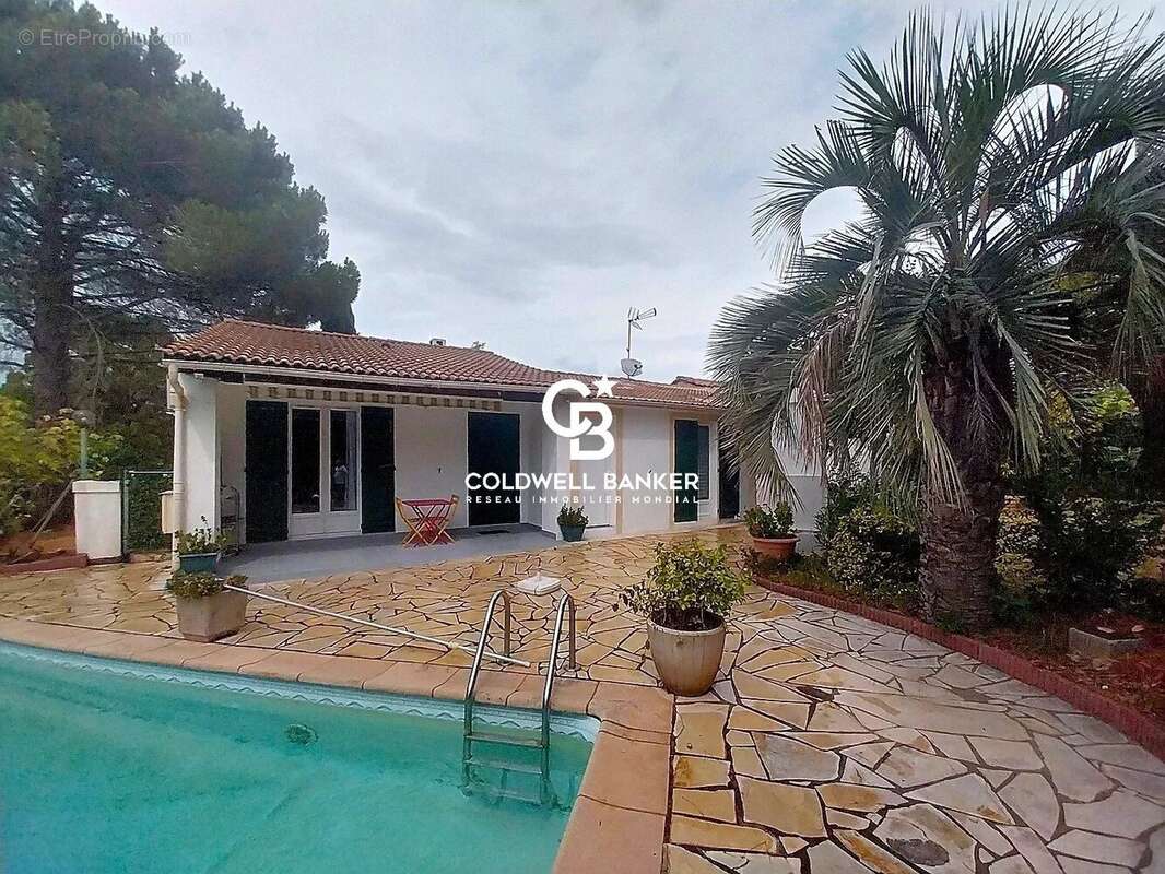 Maison à ROQUEBRUNE-SUR-ARGENS