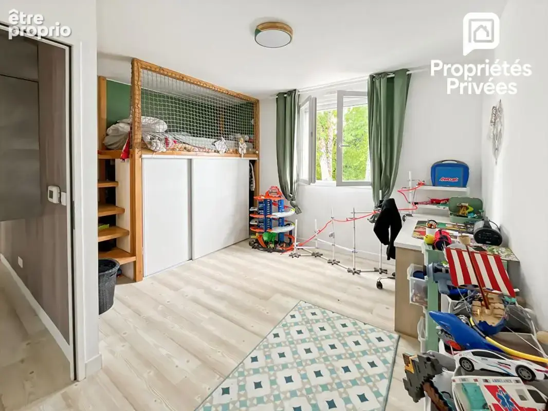 PAREMPUYRE - Maison familiale avec piscine, 3 chambres et 60 m² de pièce de vie - photo 13