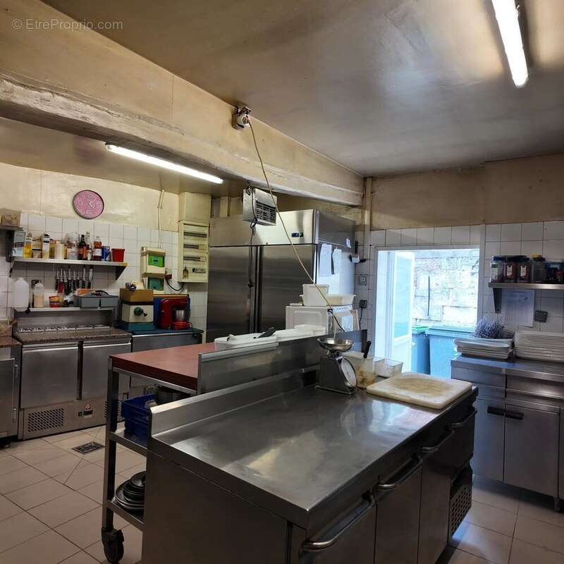 Commerce à LONGUEIL-ANNEL