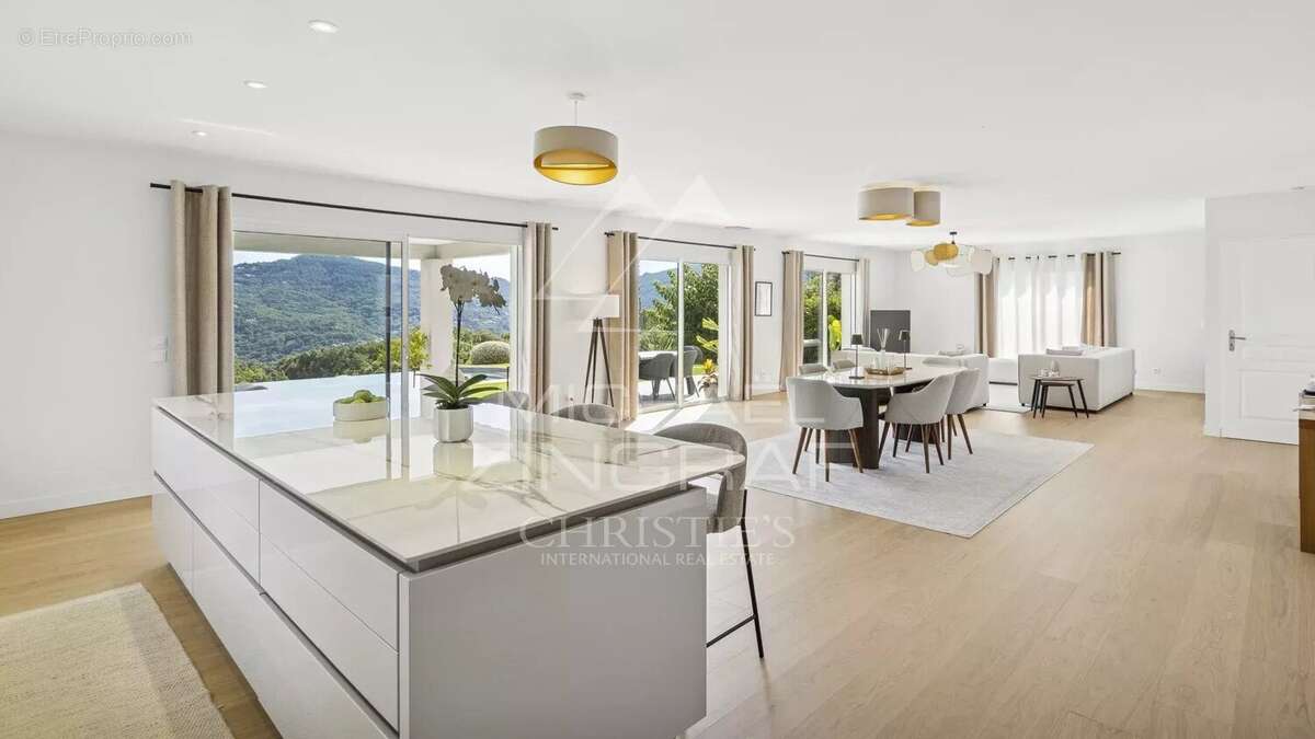 Maison à MANDELIEU-LA-NAPOULE