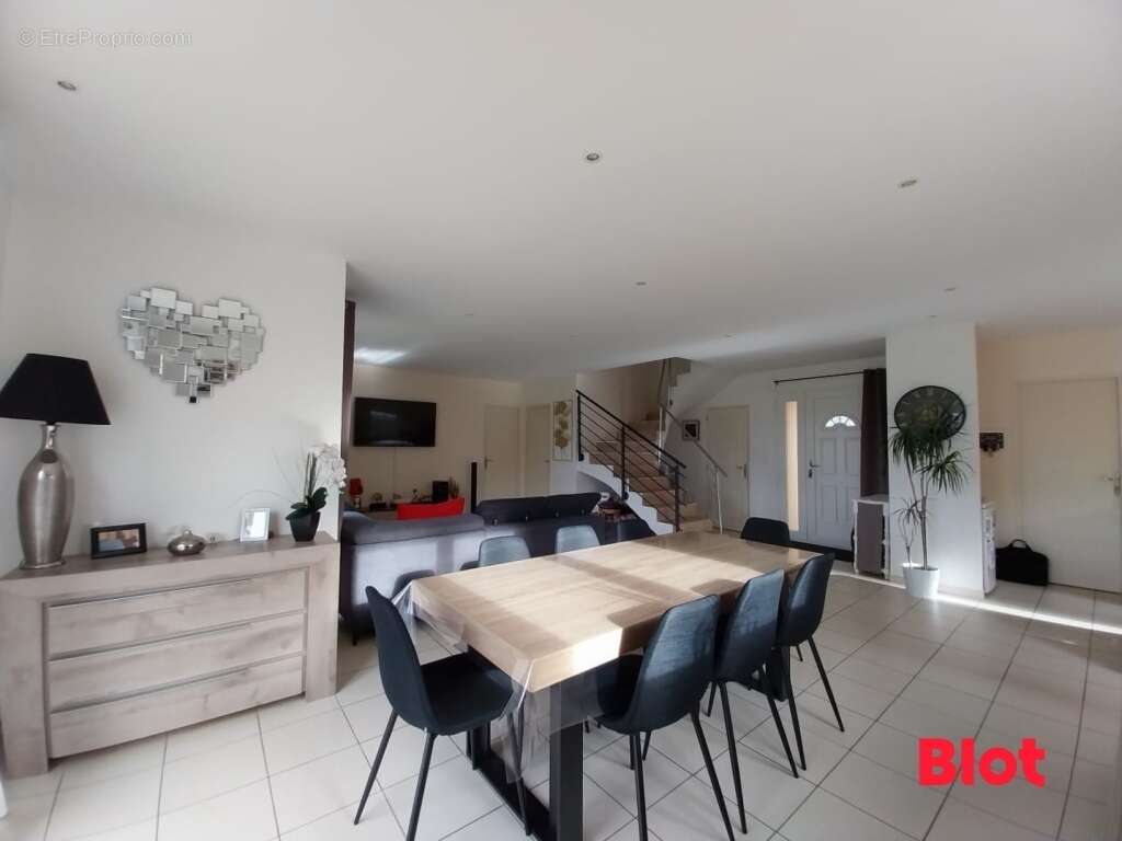 Maison à GRAND-FOUGERAY