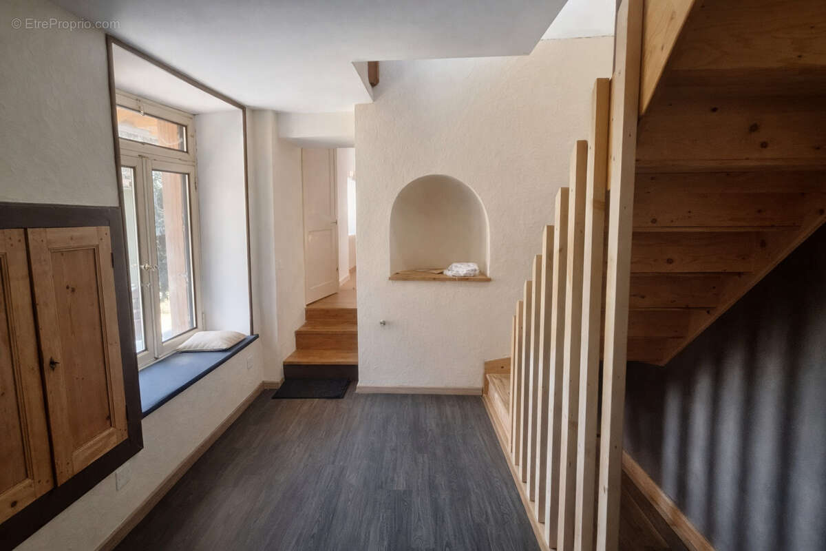 Secteur Sonnaz ancienne ferme rénovée d'environ 242 m2 avec un T2 indépendant - photo 20