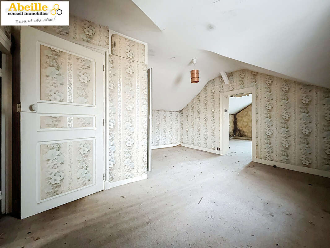 Maison ancienne de 66 m2 sur sous-sol total avec garage attenant, et preau attenant terrain de 619 m2. - photo 8