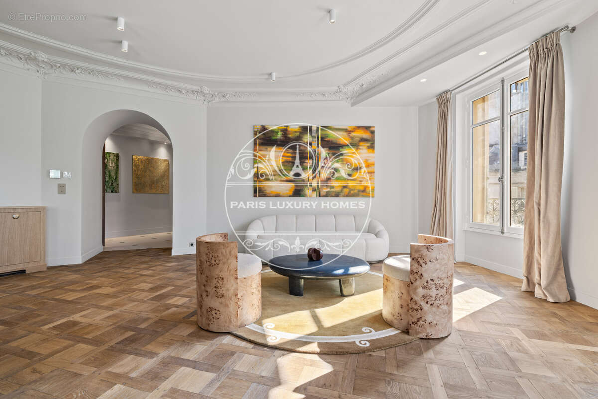 Appartement à PARIS-7E