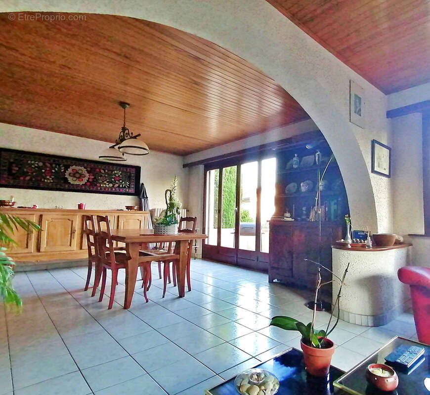 Maison à AMBILLY