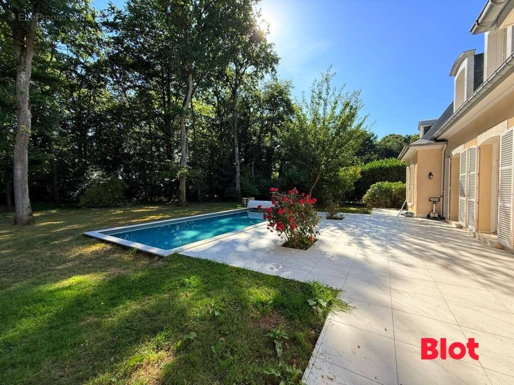 Maison à VERN-SUR-SEICHE