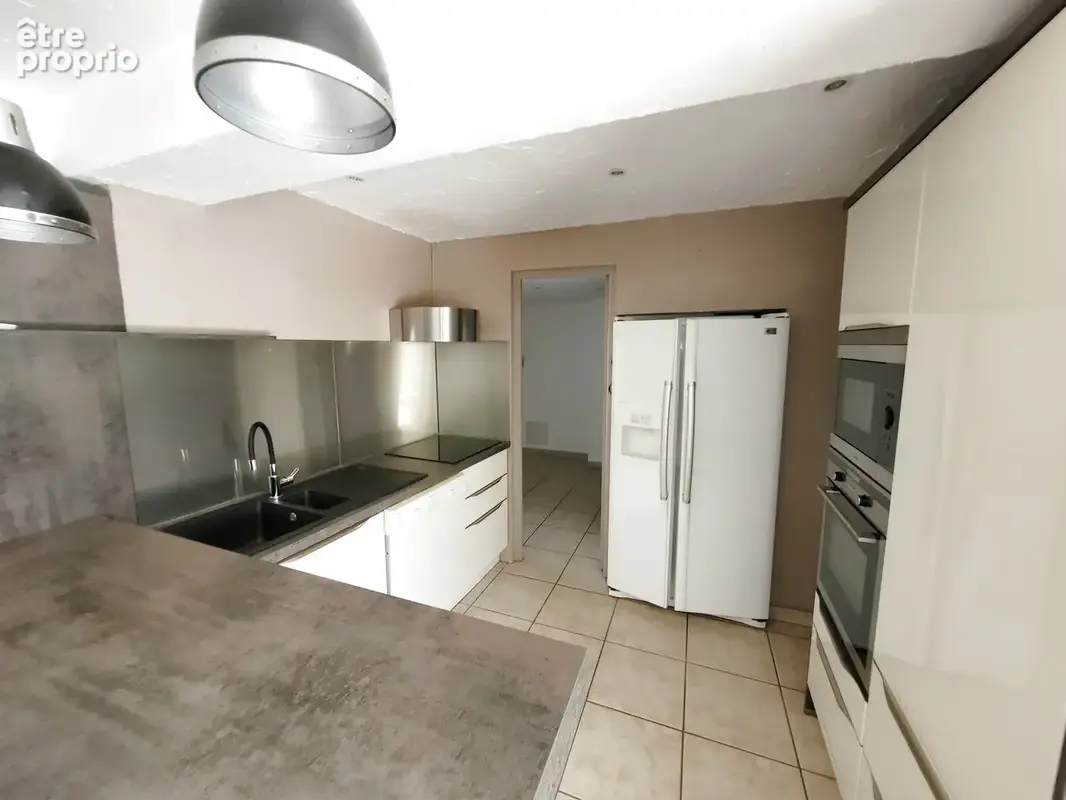 Fleury d'Aude Villa de type VI sur 3 niveaux, SH 145 m2 plus un garage de 15 m2 sur un terrain de 500 m2. - photo 4