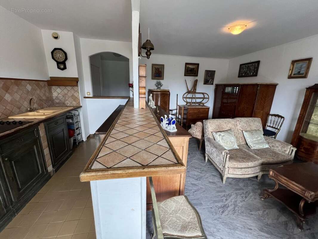 Appartement à SAINT-LAURENT-DU-VAR