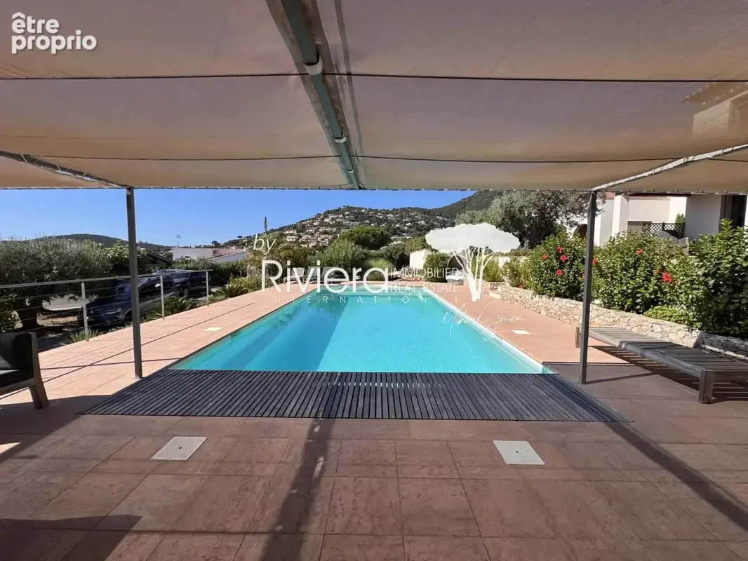 CAVALAIRE - Propriété 486m2 avec piscine et vue mer ! - photo 15