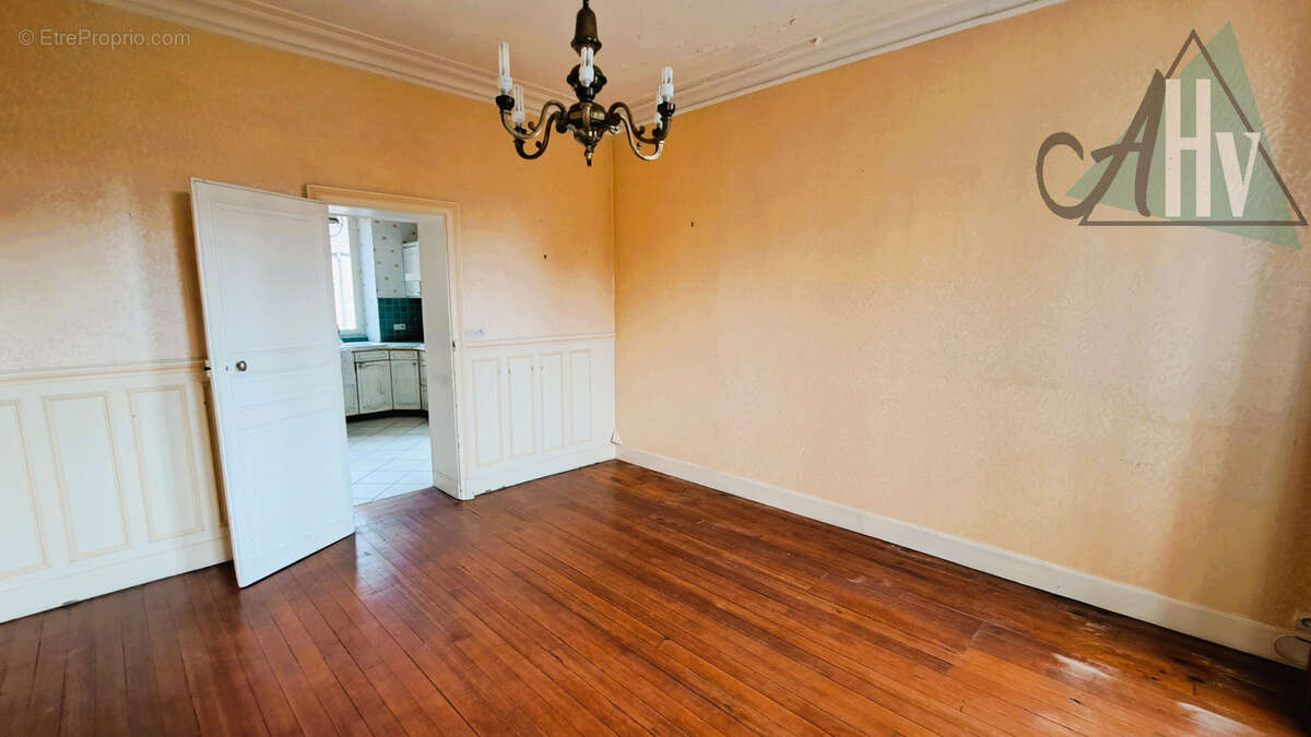 Proche NOGENT SUR SEINE - Grande maison de 150 m2 avec 5 chambres, dépendances et grand jardin - photo 6