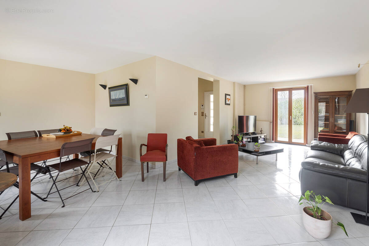 Maison à CERNY