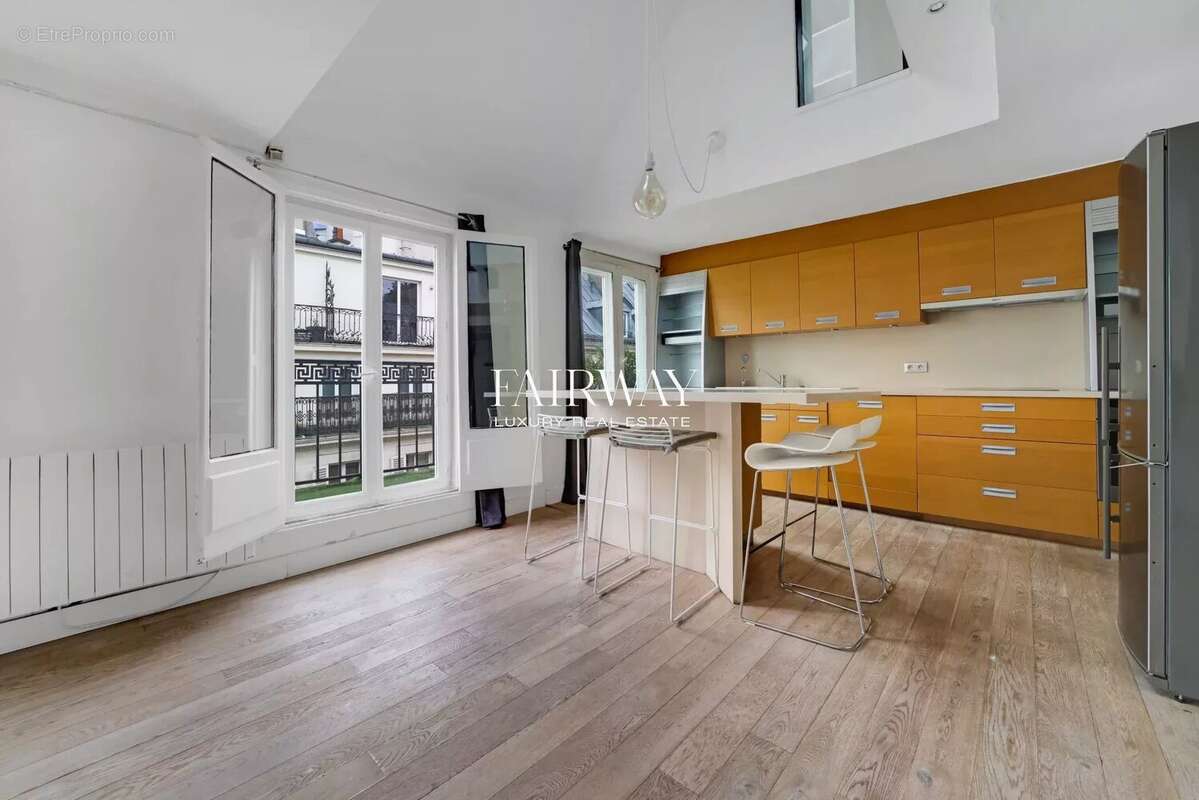 Appartement à PARIS-8E