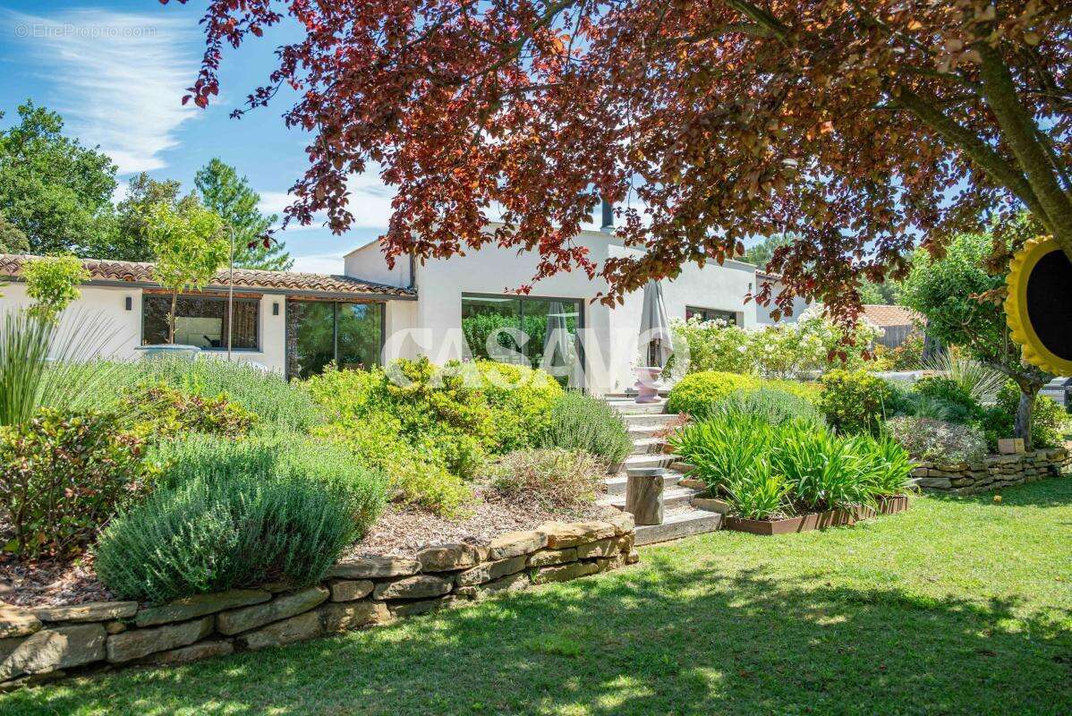 Vente Maison 5 pièces de 180m² - 13760 Saint-Cannat - photo 19