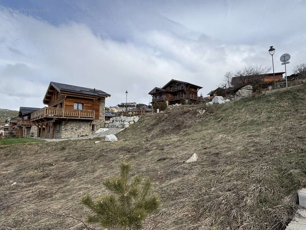 Terrain à FONT-ROMEU-ODEILLO-VIA
