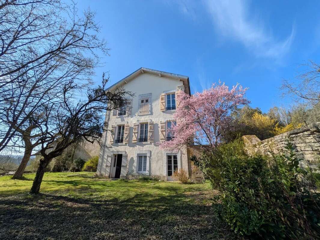 Maison à NEUFCHATEAU
