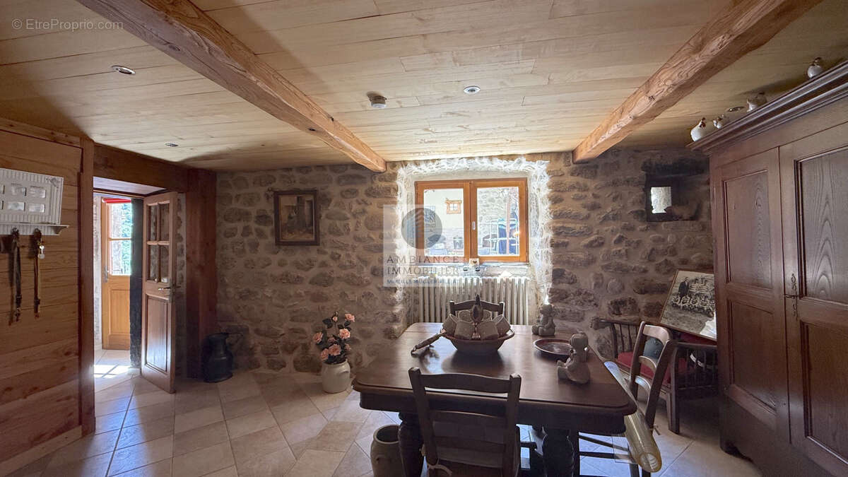 Maison à JAUJAC