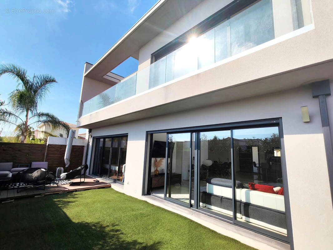 Maison à VILLENEUVE-DE-LA-RAHO