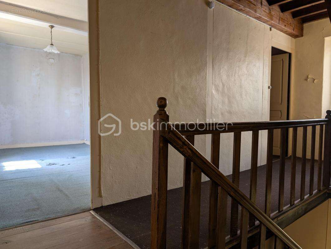 Maison de caractère à fort potentiel - 121 m², 5 pièces, jardin a exposé Sud et cour privative - photo 9