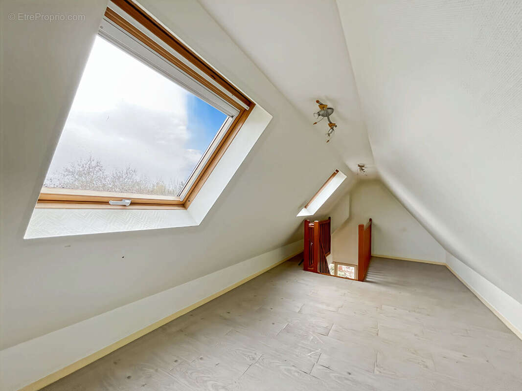 Maison à VAUX-LE-PENIL