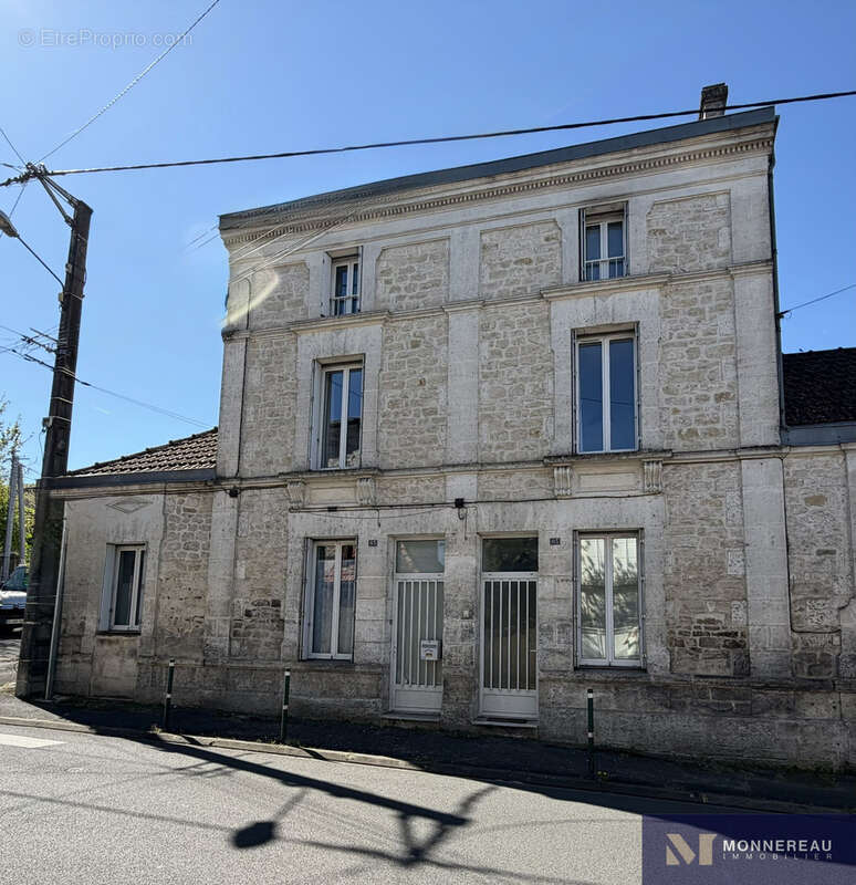 Maison à MAGNAC-SUR-TOUVRE
