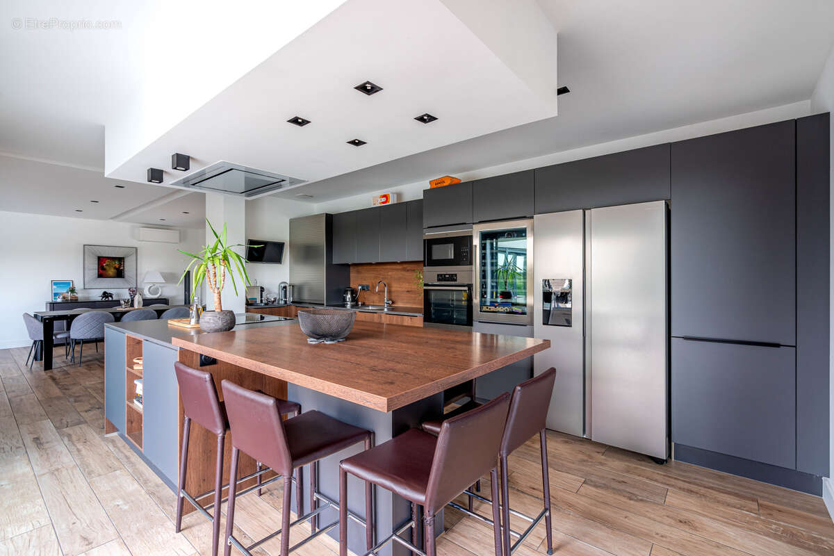 Maison à LA TOUR-DE-SALVAGNY