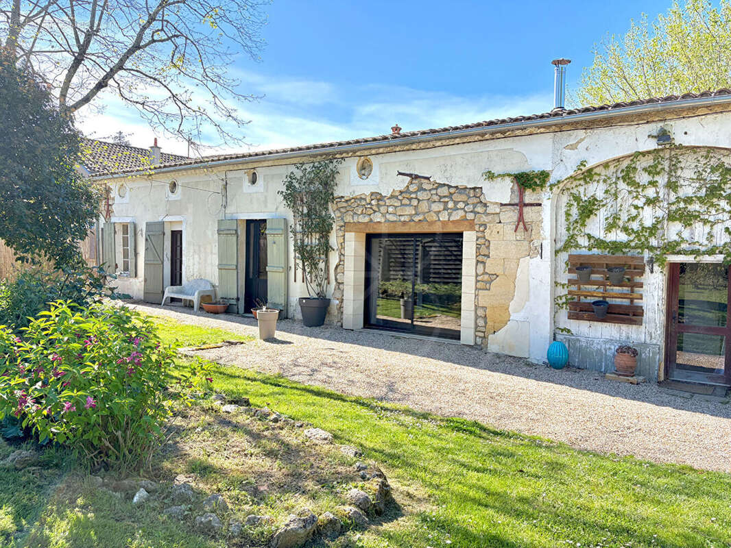 Grande maison familiale rénovée avec charme et modernité - photo 2