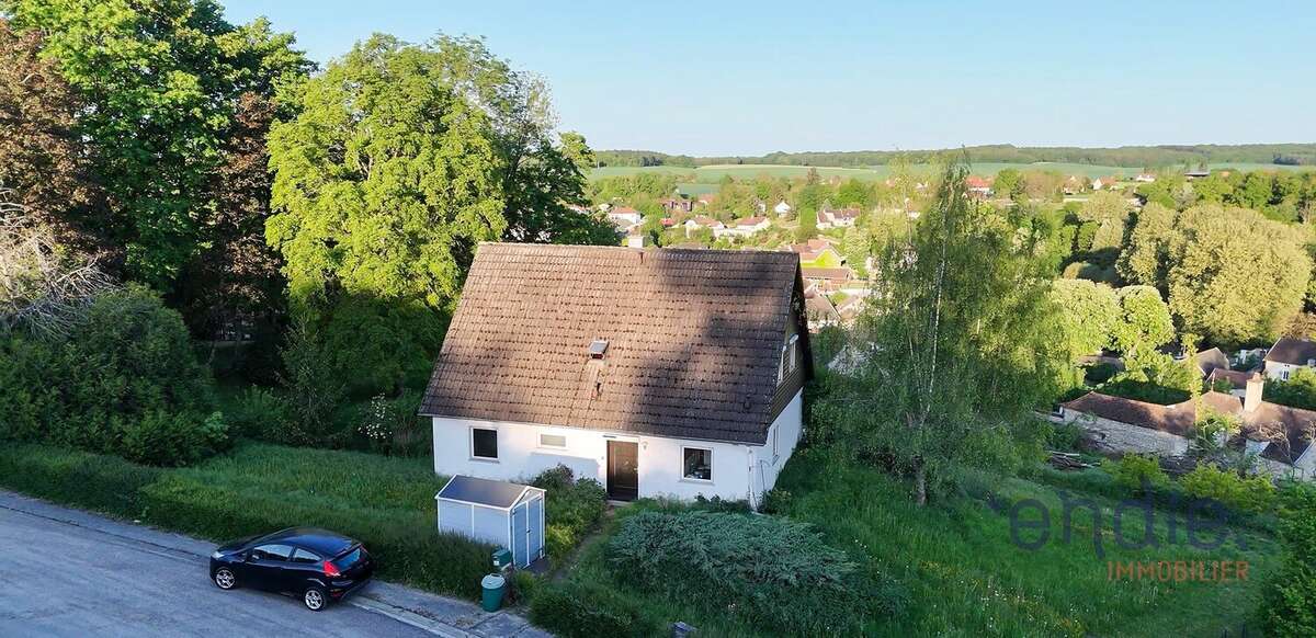 Bèze - Une maison familiale de 141,43 m² avec vue, terrain et âme de village - photo 13