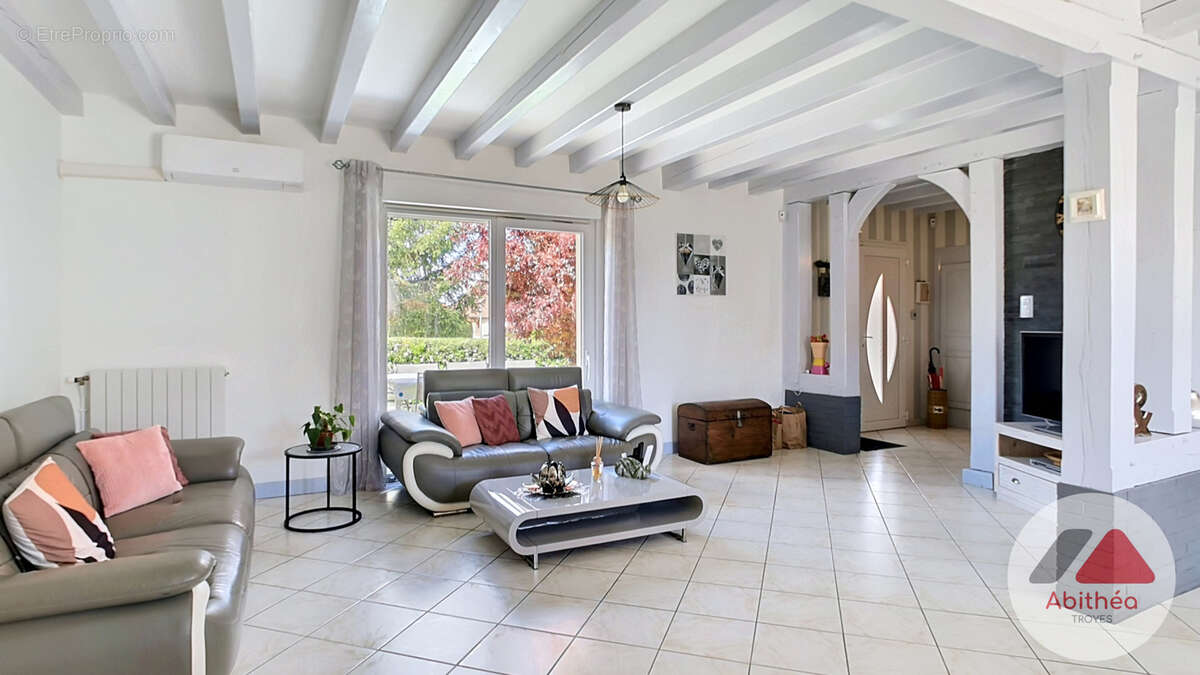 Maison à LA RIVIERE-DE-CORPS