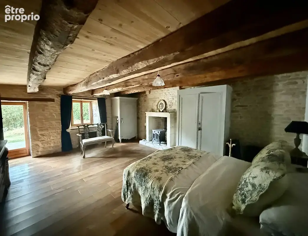 Ancienne ferme de caractère du XVIIe siècle entièrement rénovée avec dépendances , piscine et parc paysager - photo 7