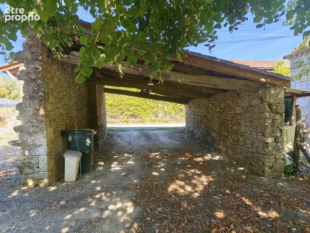 Maison en pierre avec dépendances et vaste terrain - photo 4
