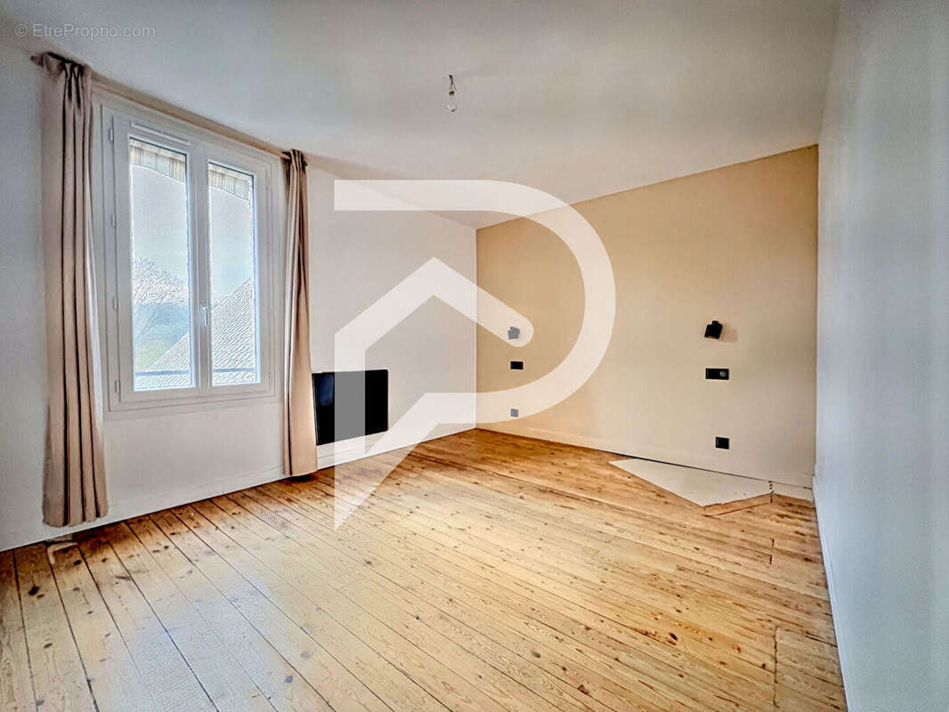 Maison à COURMELLES