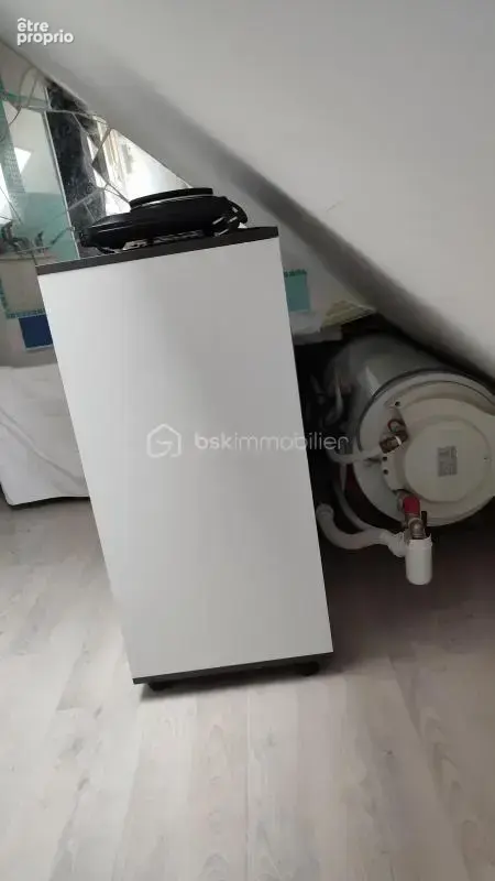 Chambre de service sous combles avec point d'eau et baignoire - photo 6