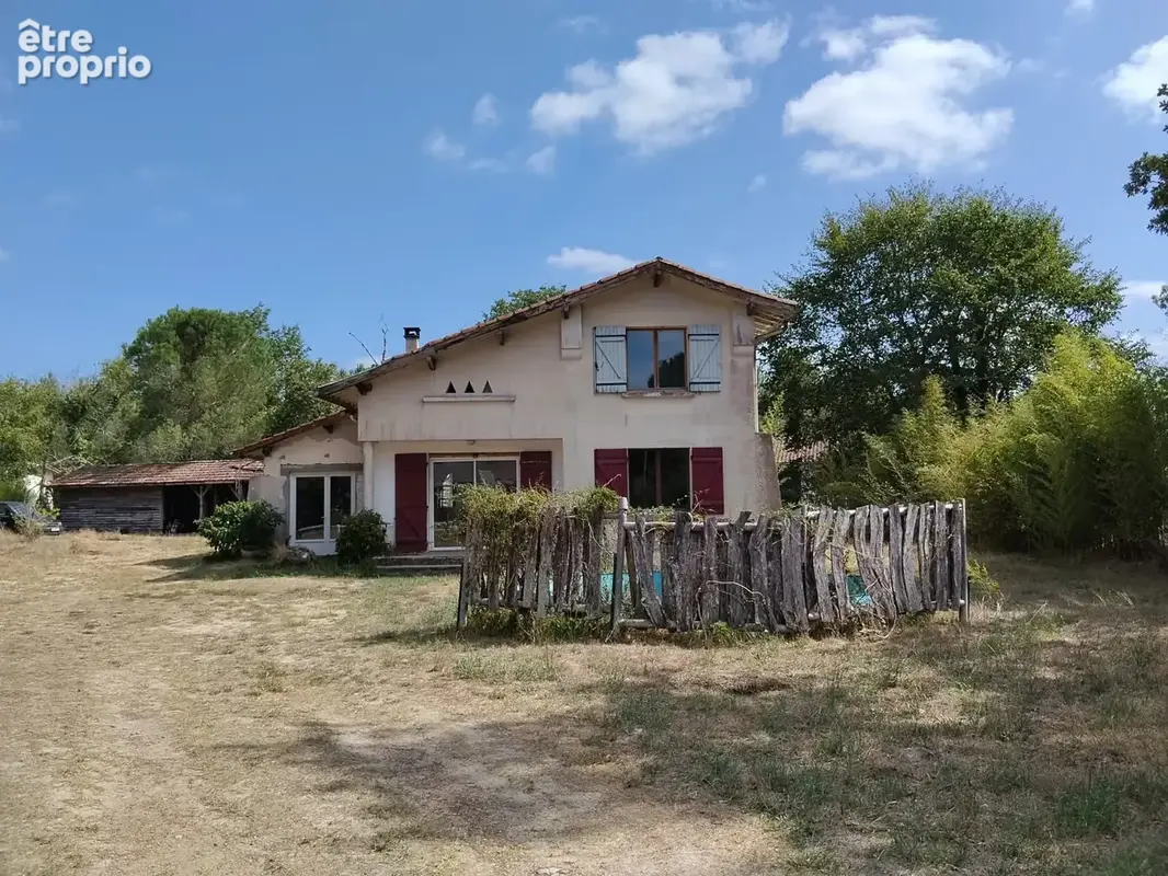 Au coeur d'Escource, belle opportunité pour cette maison des années 60 à rénover. - photo 1