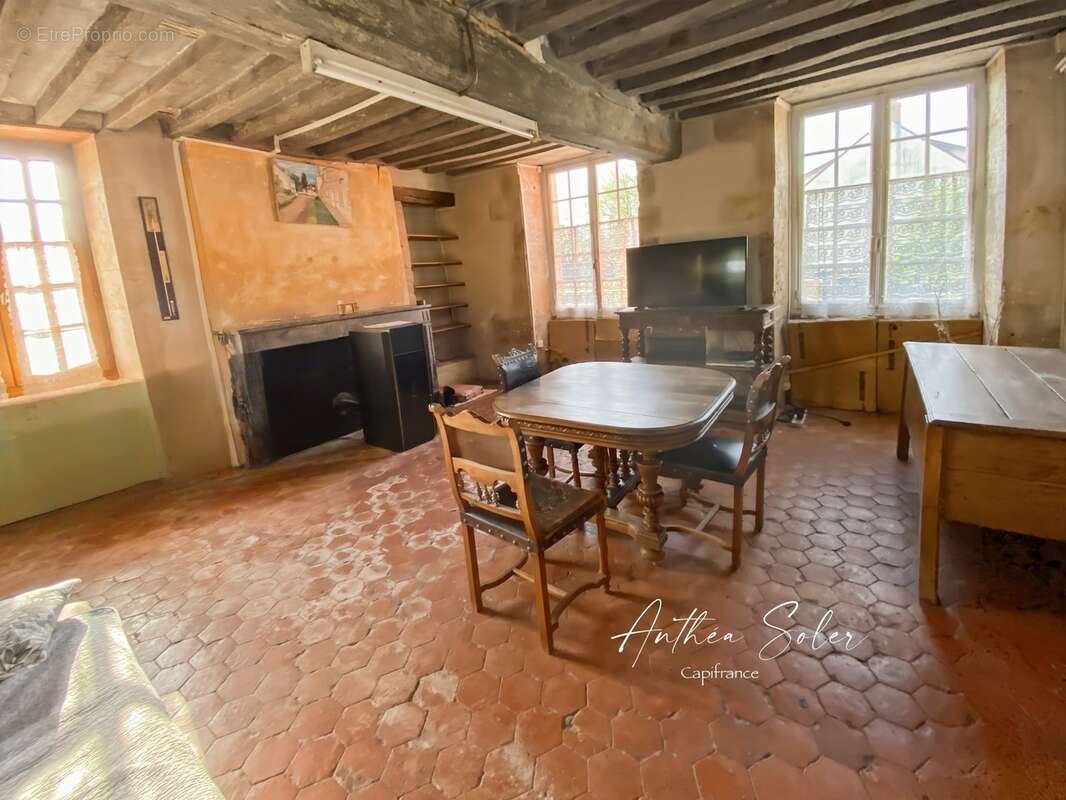 Ancien corps de ferme du XVIIIᵉ – 130 m², dépendances et plus de 4 000 m² de terrain - photo 3