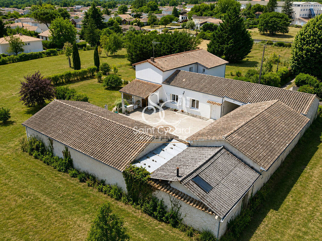 Maison à SAINT-YRIEIX-SUR-CHARENTE