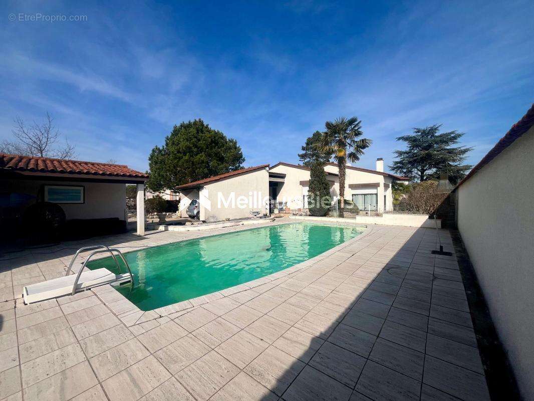 Maison à SURY-LE-COMTAL