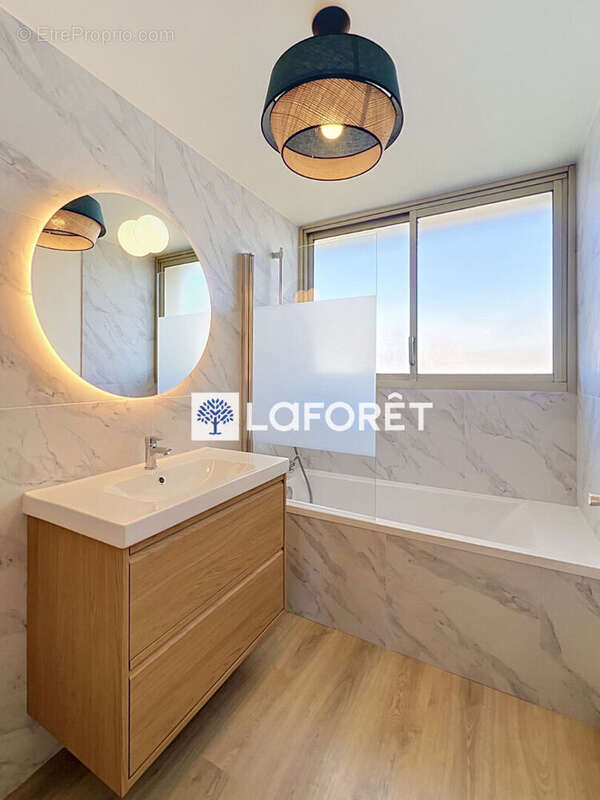 Appartement dernier étage, rénové, Cros De Cagnes avec vue mer - photo 6