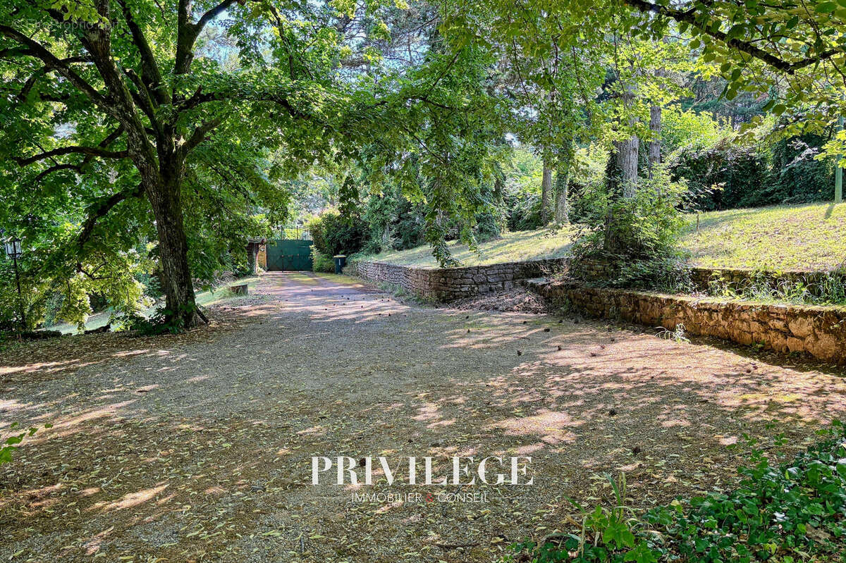 Maison à SAINT-CYR-AU-MONT-D'OR