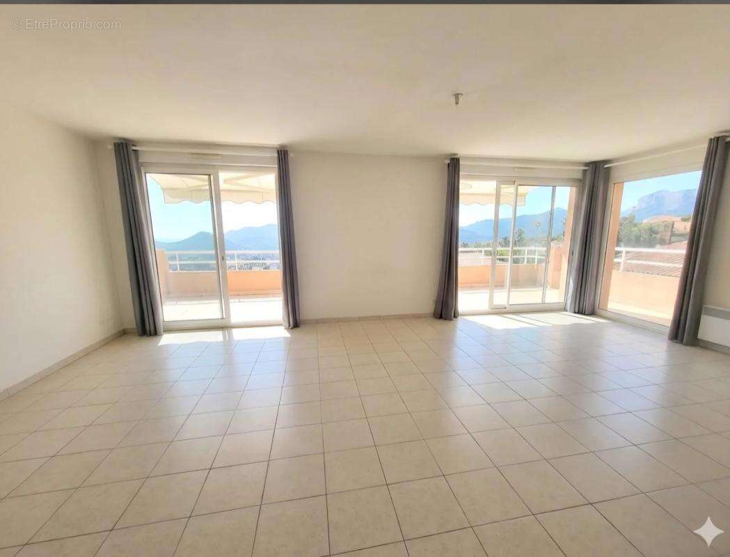 Appartement à MANDELIEU-LA-NAPOULE