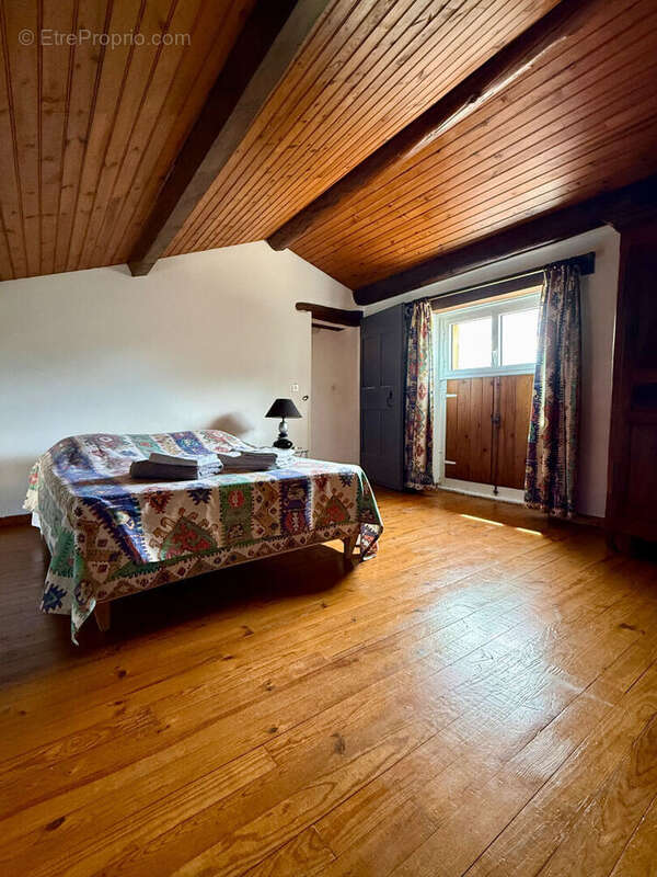 Mas de village en pierre de 103m2 sur 313m2 de terrain - Saint Marcel De Careiret - photo 7