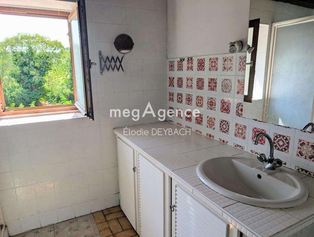 Maison avec extérieur et stationnement clos - photo 6
