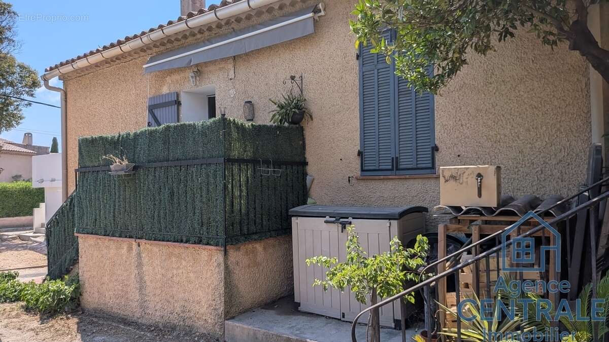 Maison à SAINT-CYR-SUR-MER