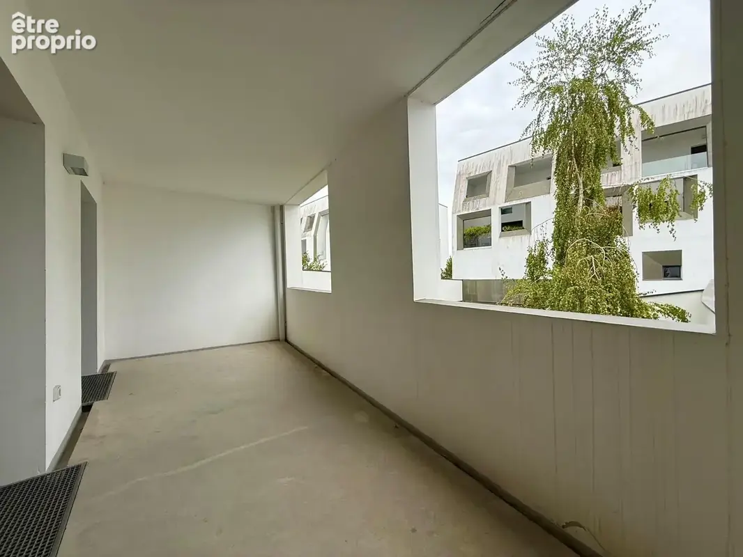 LE BOUSCAT HYPER-CENTRE - Appartement T3 avec terrasse de 14m2, parking et cellier - photo 3