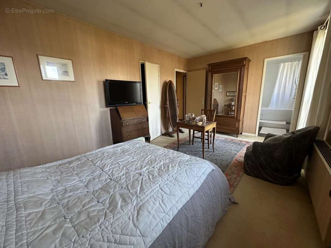 Maison à LE MESNIL-SAINT-DENIS