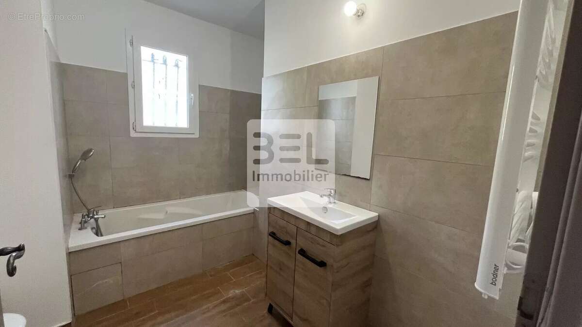 Maison à BAGNOLS-SUR-CEZE