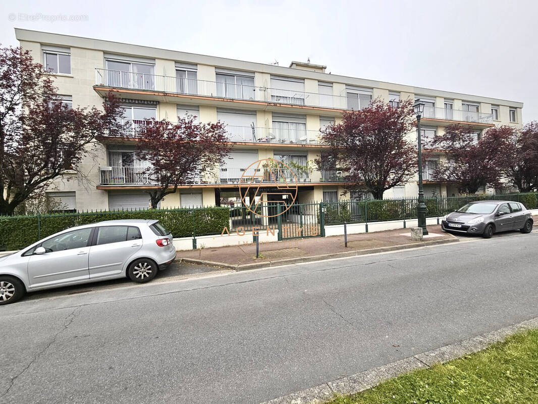 Appartement à LES PAVILLONS-SOUS-BOIS